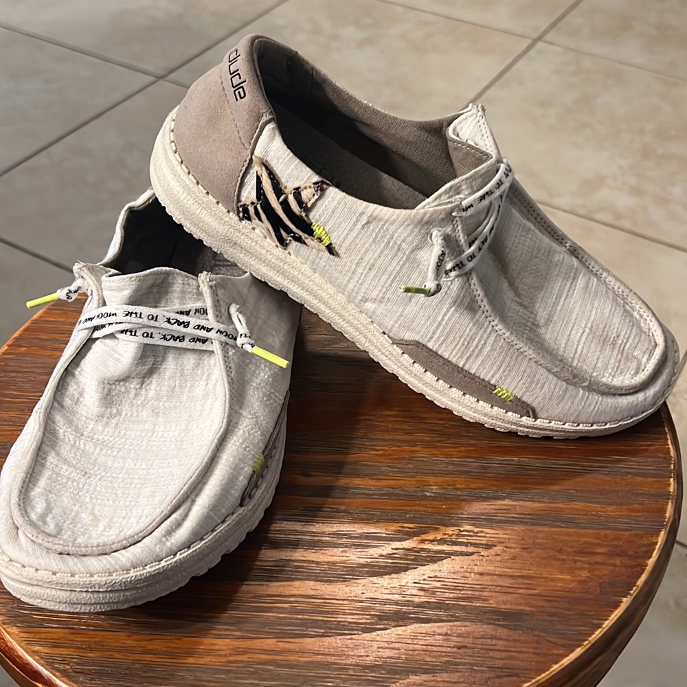 Womens Hey Dude…size 8